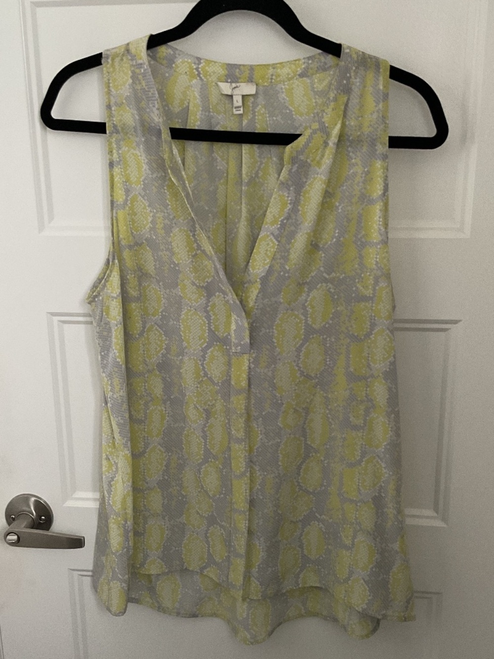 Joie woman’s sleeveless top